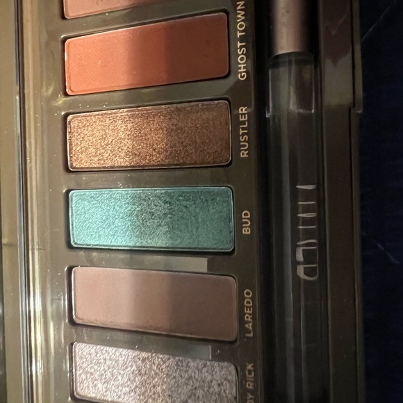 Urban Decay Naked Wild West Eyeshadow Palette - barely used - Picture 4 of 6